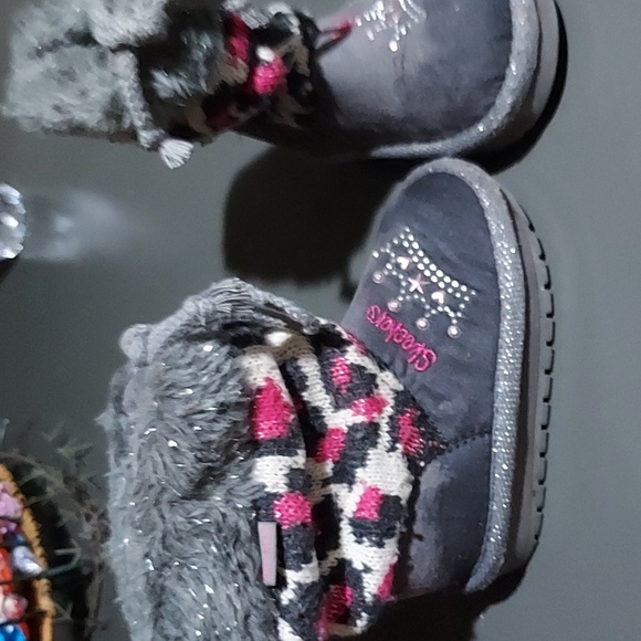 ๐2/$15 or 4/$25 Sketchers Boots with Princess Crown size 6 - Picture 1 of 4